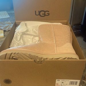 UGG  NIB classic Short Snow Leopard princess pink Size 8/39